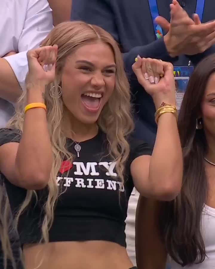 NBA名宿罗德曼的女儿开心看美网☺️观战男友谢尔顿比赛~