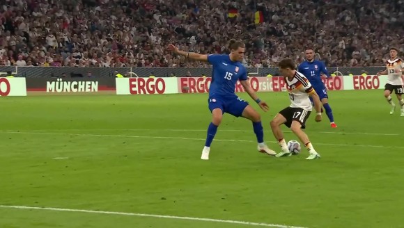 丝滑！维尔茨禁区内连停带过推射破门！德国2-0再下一城！